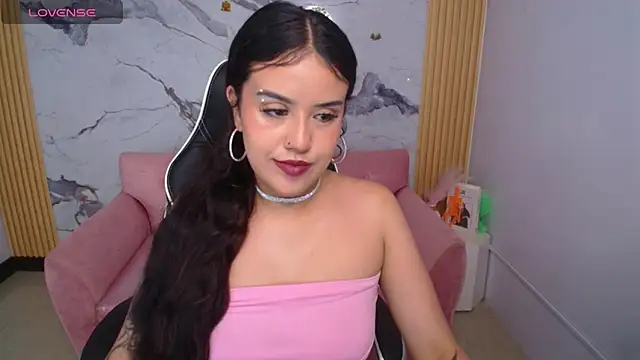 Snapshot of ailyn_ch1 chatting on 10/20/25, 10:21 ailyn ch1 online show from 10/20/25, 10:21