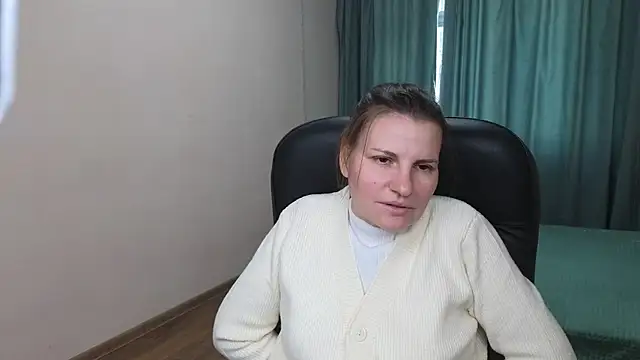 Snapshot of Mirabelle_Velvet chatting on 10/16/25, 04:46 Mirabelle Velvet online show from 10/16/25, 04:46