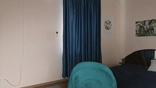 Snapshot of Mirabelle_Velvet chatting on 11/11/25, 07:19 Mirabelle Velvet online show from 11/11/25, 07:19