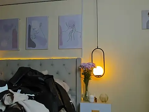 Chloe Celeste online show from 11/14/25, 12:42