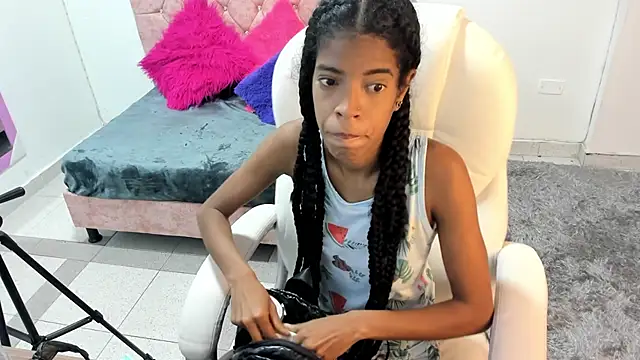 thianahorny online show from 11/28/25, 12:08