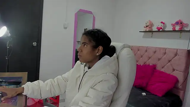 thianahorny online show from 02/04/26, 11:16