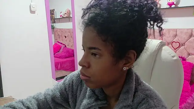 thianahorny online show from 04/06/26, 01:01