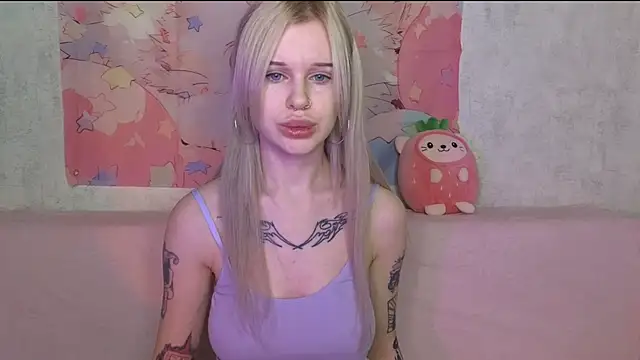 Snapshot of HoneyGold_ chatting on 12/14/25, 04:18 HoneyGold online show from 12/14/25, 04:18