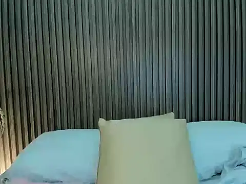 Snapshot of laura_maite_ chatting on 10/23/25, 12:04 laura maite online show from 10/23/25, 12:04