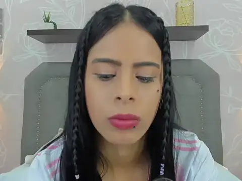 Snapshot of laura_maite_ chatting on 11/24/25, 12:16 laura maite online show from 11/24/25, 12:16