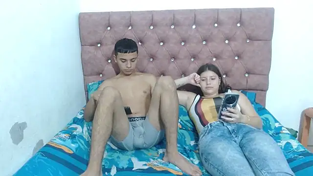 Snapshot of rober_luciana chatting on 10/31/25, 01:45 rober luciana online show from 10/31/25, 01:45