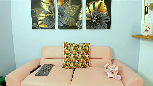 daniella molina1 online show from 10/10/25, 01:54