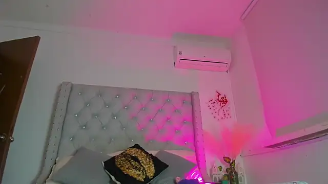 Snapshot of ChocoBunny1 chatting on 11/12/25, 12:16 ChocoBunny1 online show from 11/12/25, 12:16