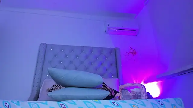 Snapshot of ChocoBunny1 chatting on 11/18/25, 04:17 ChocoBunny1 online show from 11/18/25, 04:17