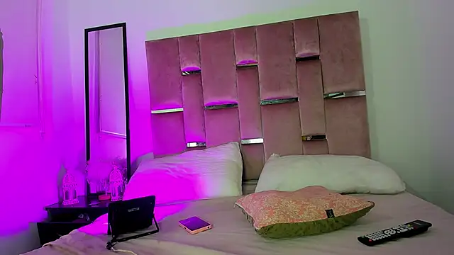 Snapshot of ChocoBunny1 chatting on 12/18/25, 02:01 ChocoBunny1 online show from 12/18/25, 02:01