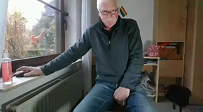 Snapshot of super-snoopy chatting on 12/08/24, 09:24 super-snoopy online show from 12/08/24, 09:24