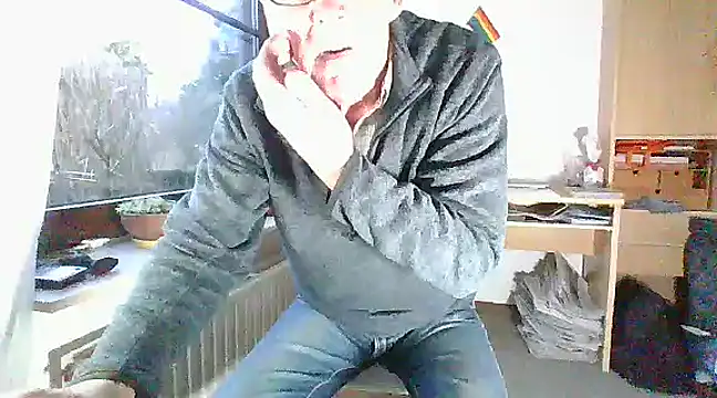 Snapshot of super-snoopy chatting on 12/22/24, 03:00 super-snoopy online show from 12/22/24, 03:00