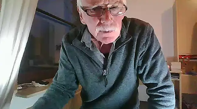 Snapshot of super-snoopy chatting on 01/20/25, 04:01 super-snoopy online show from 01/20/25, 04:01