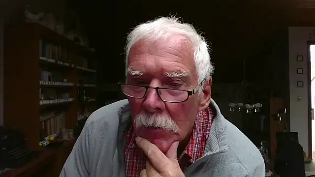 Snapshot of super-snoopy chatting on 09/14/25, 08:35 super-snoopy online show from 09/14/25, 08:35