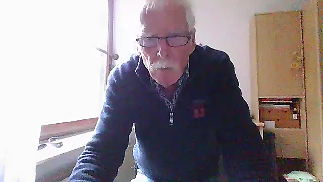 Snapshot of super-snoopy chatting on 10/26/25, 09:26 super-snoopy online show from 10/26/25, 09:26