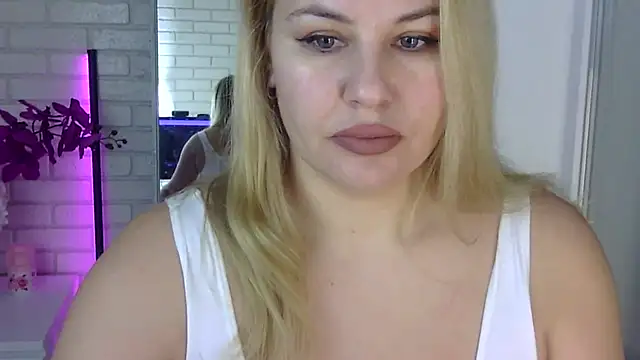 Snapshot of Passion-Blondy chatting on 11/10/25, 06:40 Passion-Blondy online show from 11/10/25, 06:40