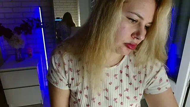 Snapshot of Passion-Blondy chatting on 11/12/25, 10:41 Passion-Blondy online show from 11/12/25, 10:41