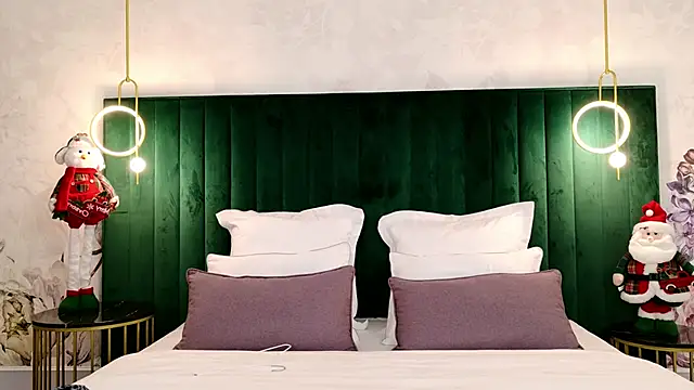 ClaireMathis online show from 12/05/25, 02:47