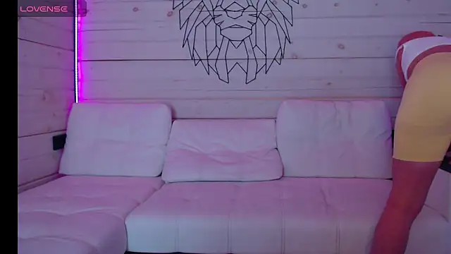 CandyBunie online show from 02/13/26, 03:24