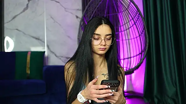 RachelRavee online show from 10/25/25, 04:20