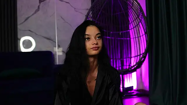 RachelRavee online show from 11/10/25, 05:17