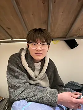 Snapshot of KK-cuteboy chatting on 12/04/25, 02:48 KK-cuteboy online show from 12/04/25, 02:48