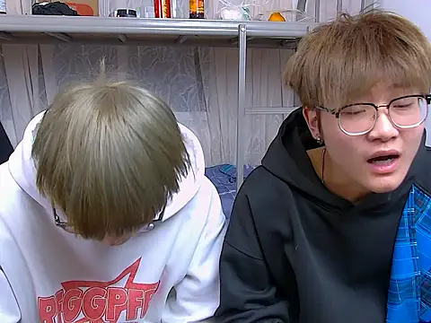 Snapshot of KK-cuteboy chatting on 12/14/25, 10:20 KK-cuteboy online show from 12/14/25, 10:20