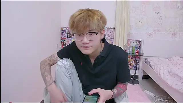 KK-cuteboy online show from 04/10/26, 05:12