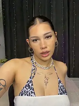 LoraShines online show from 05/23/26, 04:00