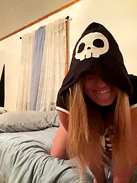 SugarMilkandHoney online show from 10/24/25, 01:24