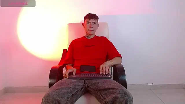 Snapshot of hot_teo_ chatting on 04/16/26, 12:33 hot teo online show from 04/16/26, 12:33