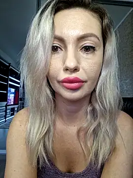 Snapshot of BritanyVegas chatting on 11/04/25, 10:36 BritanyVegas online show from 11/04/25, 10:36