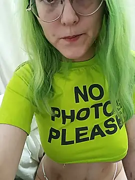 Snapshot of cute_angel_666 chatting on 10/18/25, 03:35 cute angel 666 online show from 10/18/25, 03:35