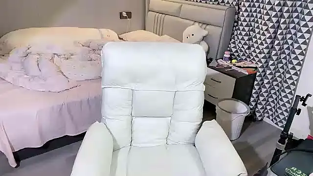 xiaoguaiss online show from 04/14/26, 04:13