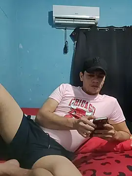 Snapshot of Aturo77 chatting on 11/18/25, 01:44 Aturo77 online show from 11/18/25, 01:44