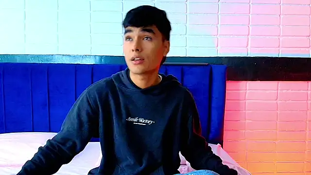 AngelduzZzt online show from 10/18/25, 12:50