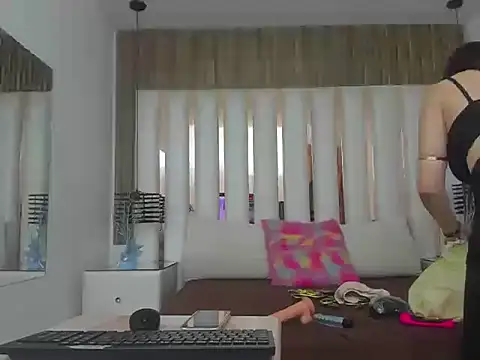 AmbarGills online show from 10/31/25, 01:45