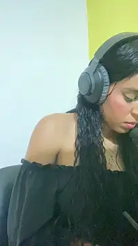 Snapshot of thepicis chatting on 10/21/25, 12:00 thepicis online show from 10/21/25, 12:00