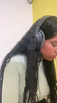 Snapshot of thepicis chatting on 10/21/25, 11:27 thepicis online show from 10/21/25, 11:27