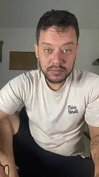 Snapshot of thepicis chatting on 11/19/25, 12:21 thepicis online show from 11/19/25, 12:21