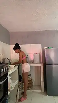 Snapshot of thepicis chatting on 11/30/25, 04:33 thepicis online show from 11/30/25, 04:33