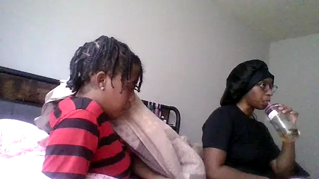 Snapshot of dezzidavill chatting on 02/17/26, 02:35 dezzidavill online show from 02/17/26, 02:35