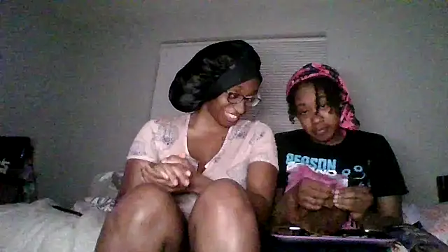 Snapshot of dezzidavill chatting on 02/21/26, 03:07 dezzidavill online show from 02/21/26, 03:07