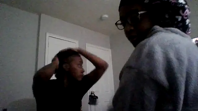 Snapshot of dezzidavill chatting on 03/03/26, 08:15 dezzidavill online show from 03/03/26, 08:15