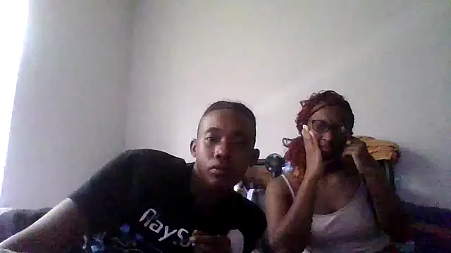 Snapshot of dezzidavill chatting on 07/19/26, 04:33 dezzidavill online show from 07/19/26, 04:33
