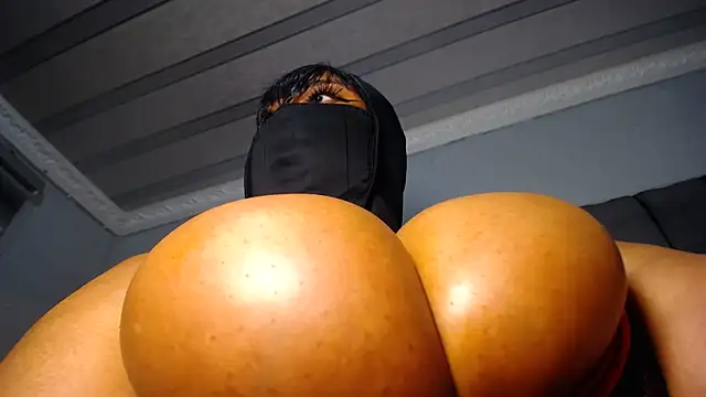 Snapshot of Xpanther_22 chatting on 12/18/25, 12:38 Xpanther 22 online show from 12/18/25, 12:38