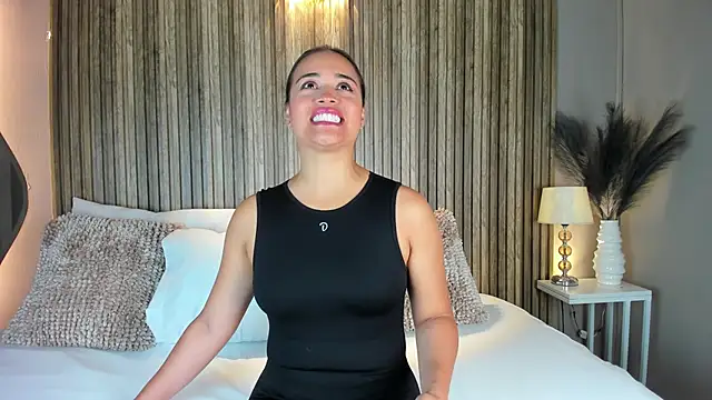 VanneCamiel online show from 11/17/25, 12:11