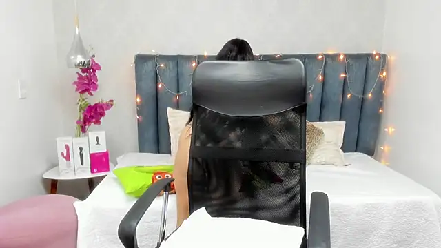 Snapshot of Sasha_Grace chatting on 12/16/25, 08:03 Sasha Grace online show from 12/16/25, 08:03