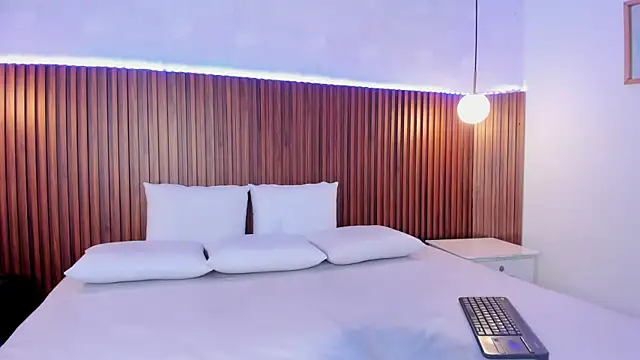 Snapshot of Foxy_Kylie chatting on 10/17/25, 08:00 Foxy Kylie online show from 10/17/25, 08:00